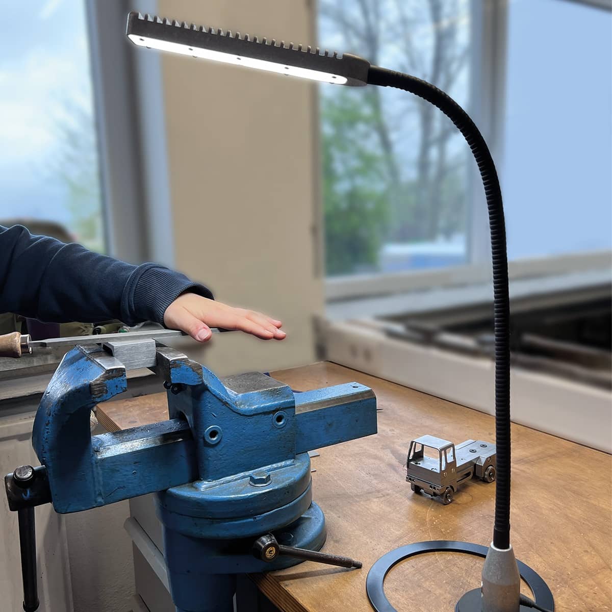 Bauer & Böcker Led-Arbeitsleuchte "Fluter"